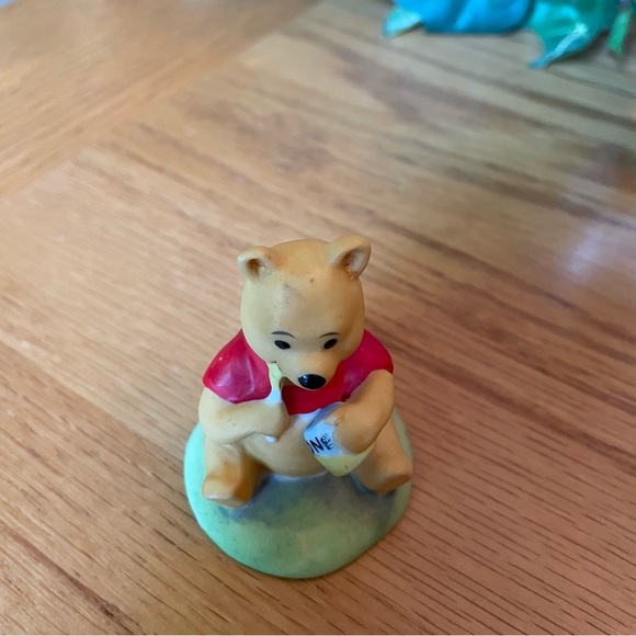 Vintage Winnie The Pooh The Disney Collection 1987 Miniature Porcelain Figurine - Picture 2 of 7